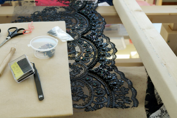 Первый этап декорирования платья: вышивка по сетке