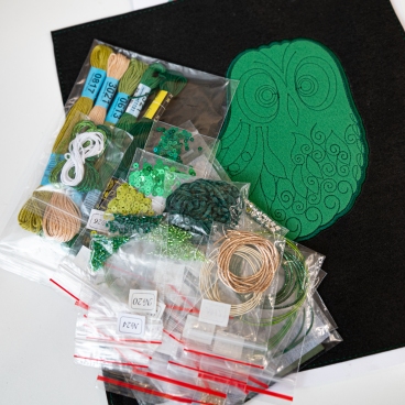 Набор материалов для вышивки к онлайн-курсу "Сова"  в зеленом цвете
