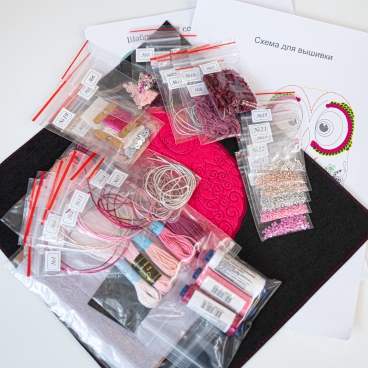 Набор материалов для вышивки к онлайн-курсу "Сова"  в розовом цвете