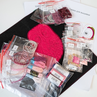 Набор материалов для вышивки к онлайн-курсу "Сова"  в розовом цвете