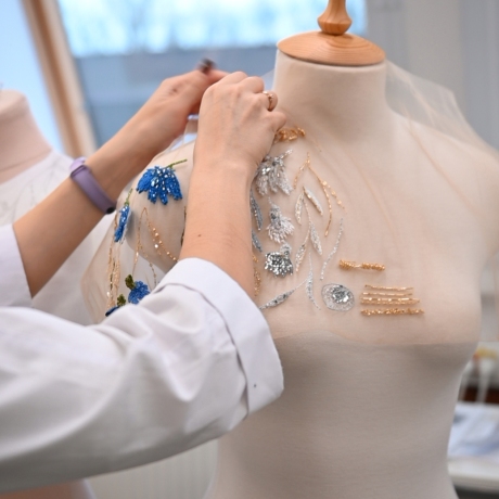 Процесс обучения ручной вышивке на курсах школы вышивания EMBcentre