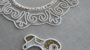 Сажение по бели. Ожерелье 